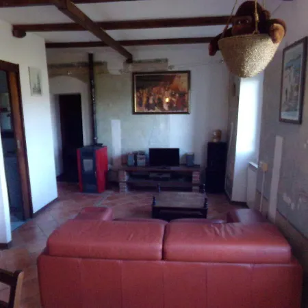 Del Borgo بيت ضيافة