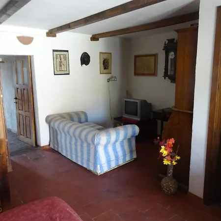 Del Borgo بيت ضيافة