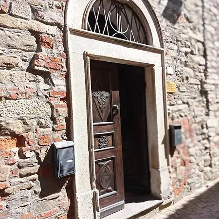 Del Borgo بيت ضيافة *